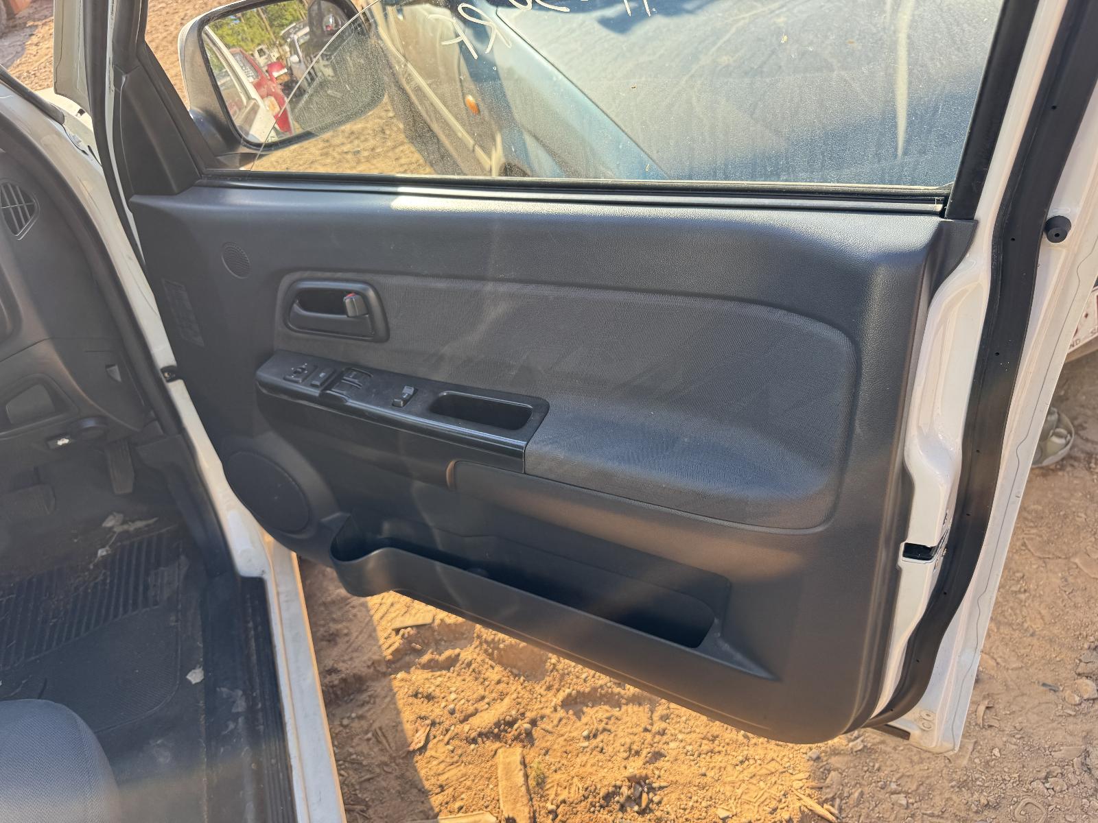 View HOLDEN COLORADO 2010 2 Door Utility Breaking