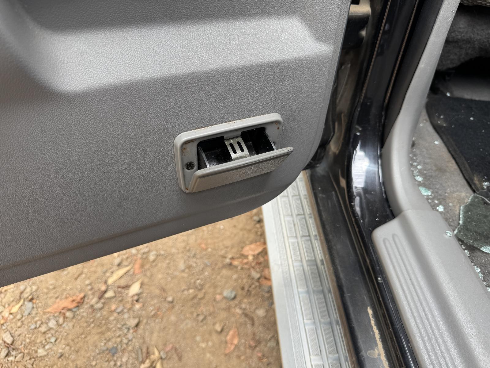 View HOLDEN RODEO 2006 4 Door Utility Breaking