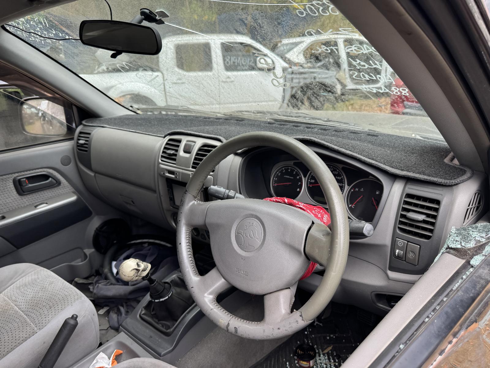 View HOLDEN RODEO 2006 4 Door Utility Breaking