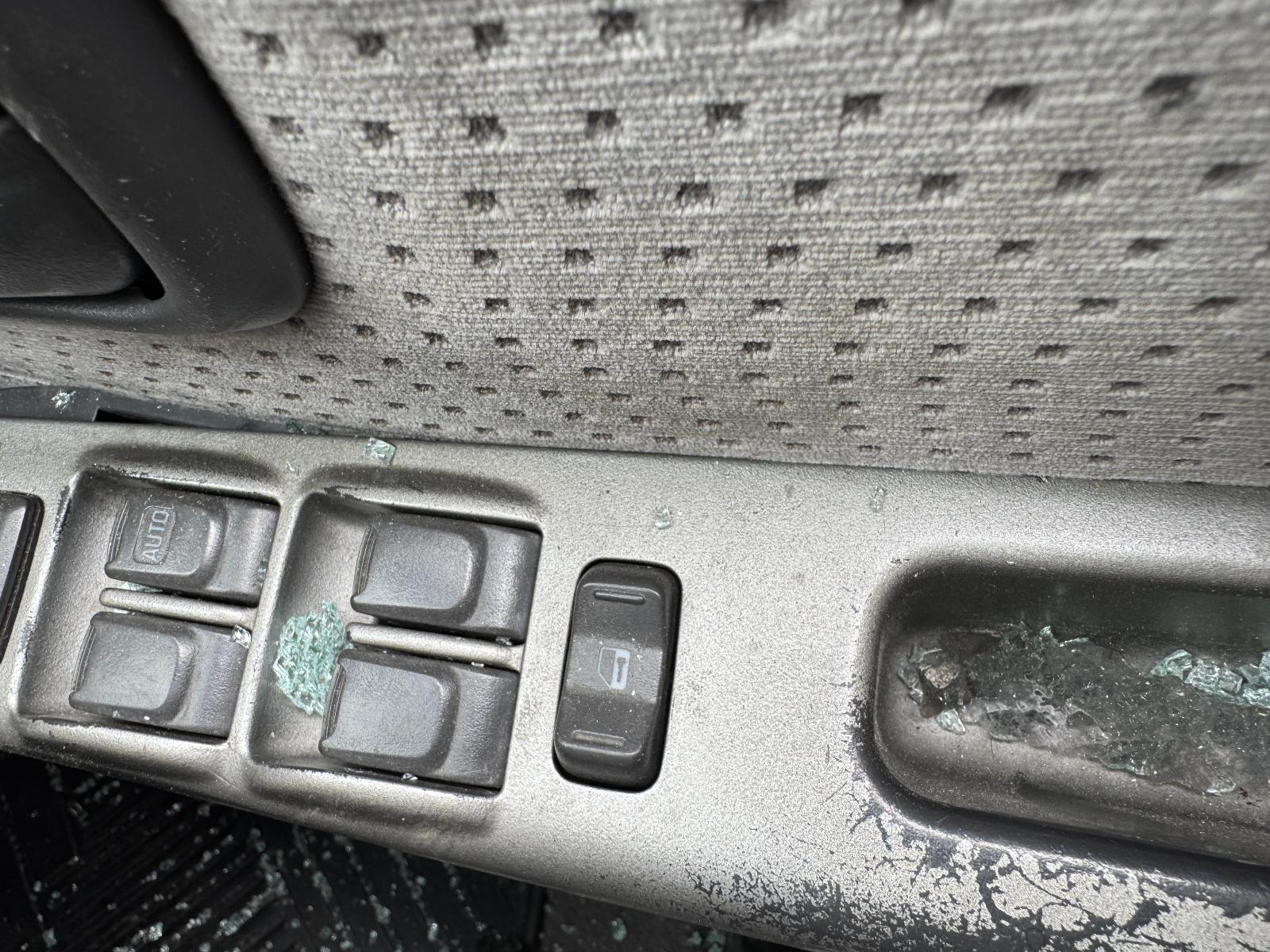 View HOLDEN RODEO 2006 4 Door Utility Breaking