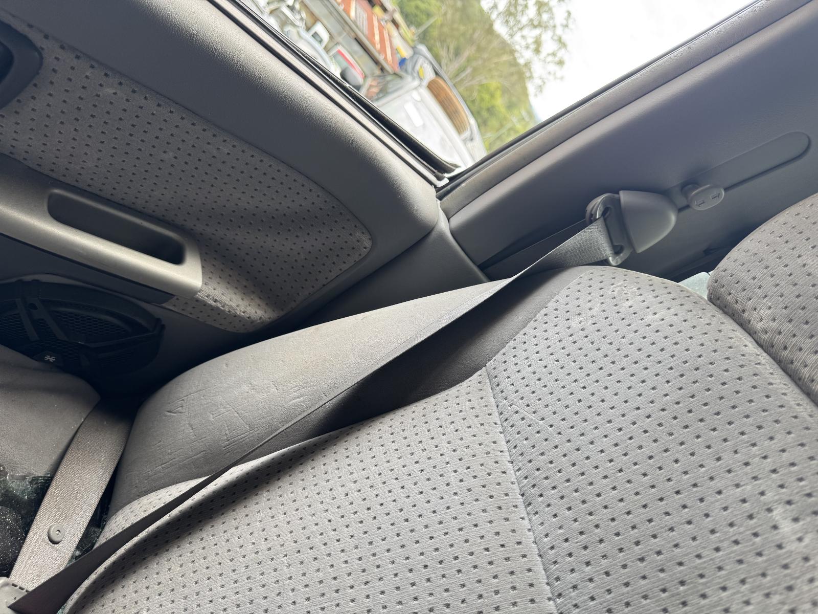View HOLDEN RODEO 2006 4 Door Utility Breaking