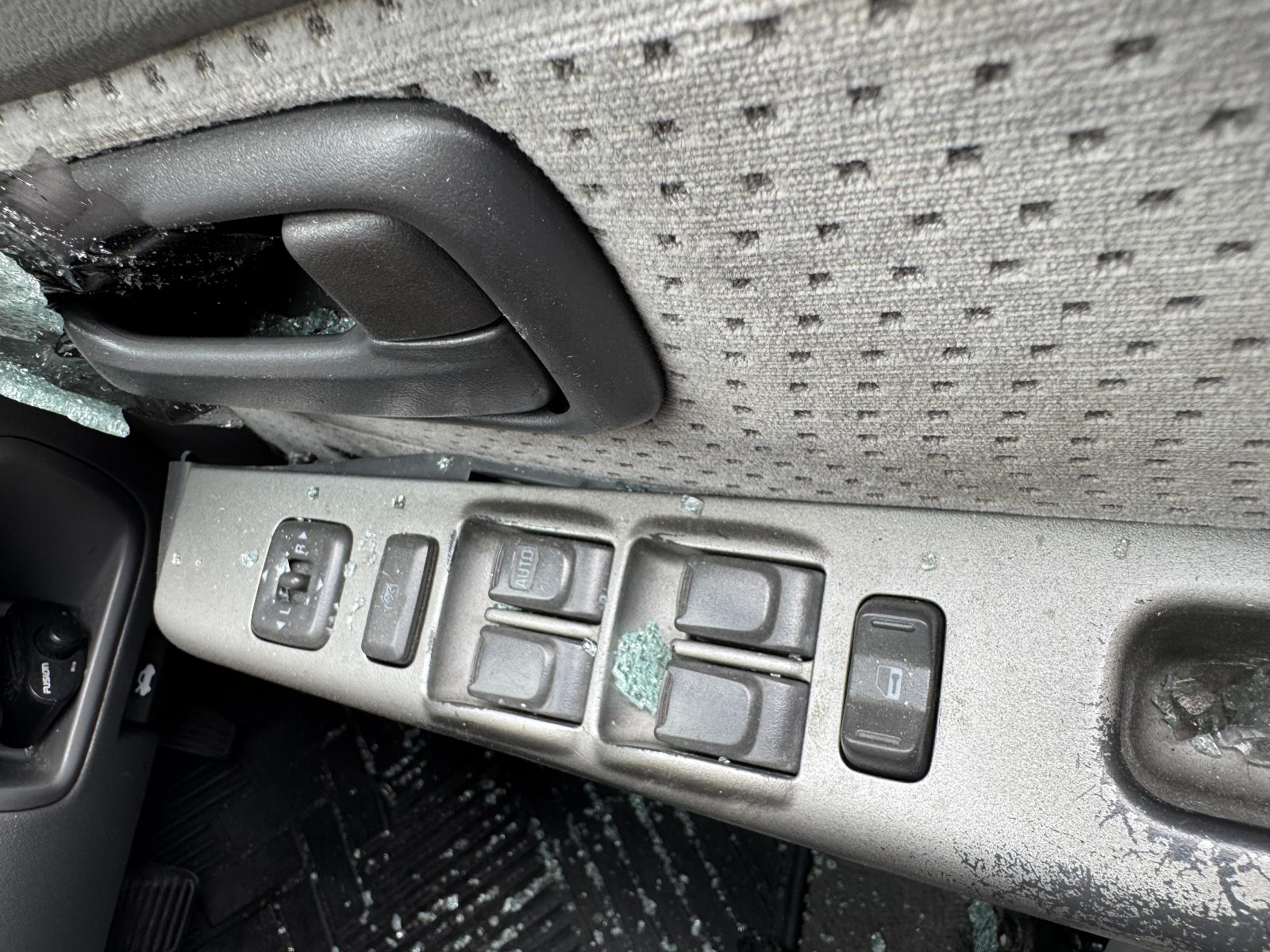 View HOLDEN RODEO 2006 4 Door Utility Breaking
