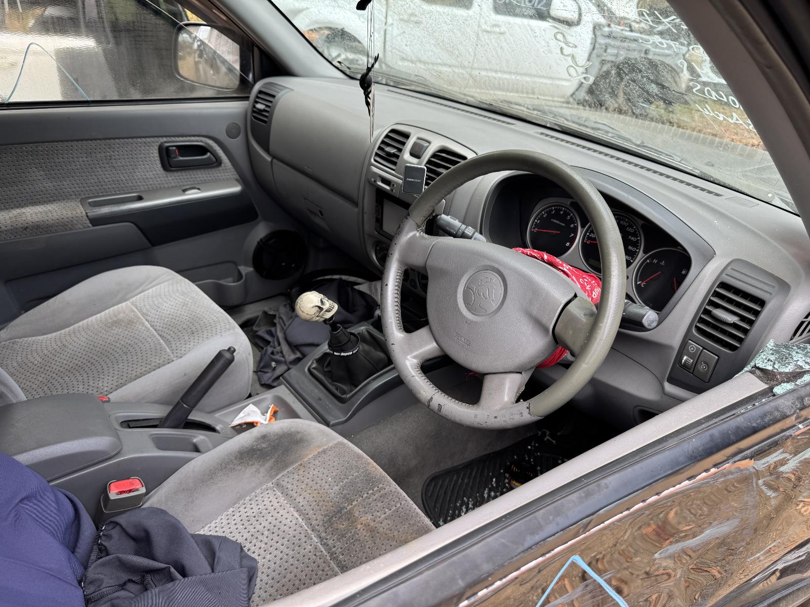 View HOLDEN RODEO 2006 4 Door Utility Breaking