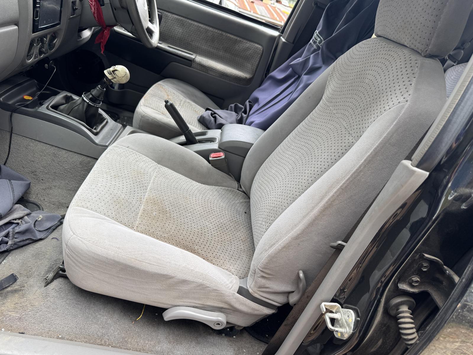 View HOLDEN RODEO 2006 4 Door Utility Breaking