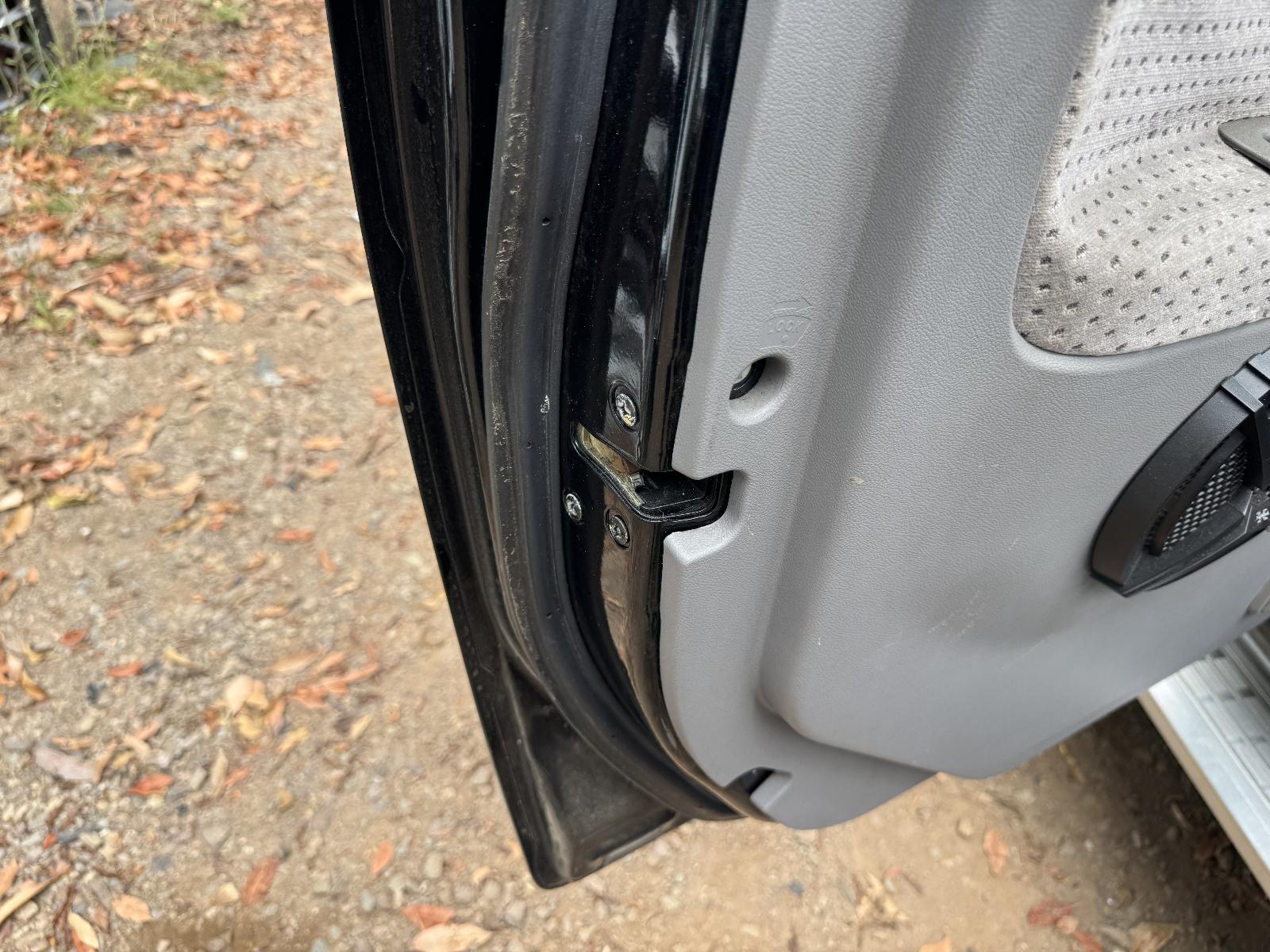 View HOLDEN RODEO 2006 4 Door Utility Breaking