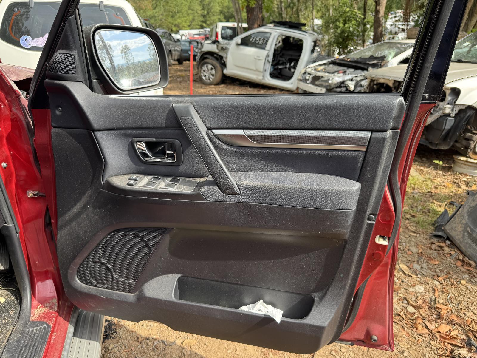 View MITSUBISHI PAJERO 2009 5 Door Station Wagon Breaking