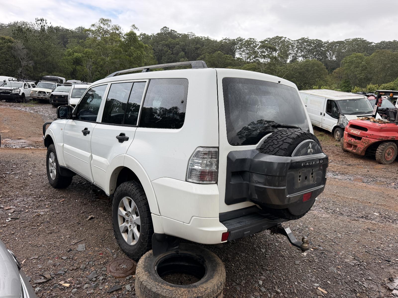 View Auto part Battery Terminal Mitsubishi Pajero 2012