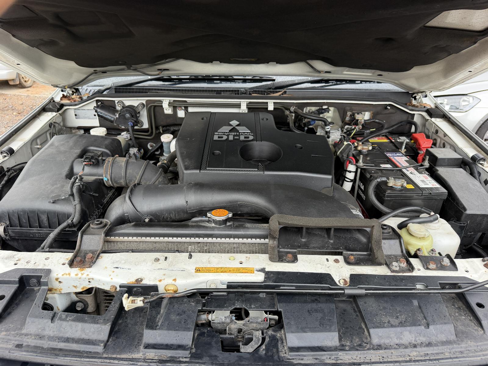 View Auto part Battery Terminal Mitsubishi Pajero 2012