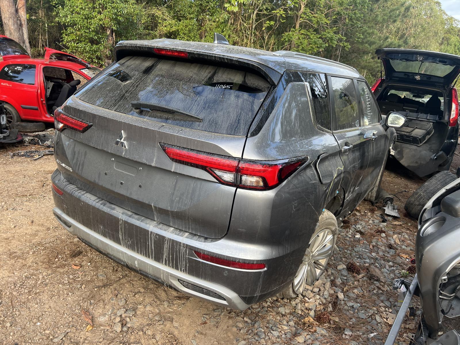 View Auto part Owners Handbook Mitsubishi Outlander 2022