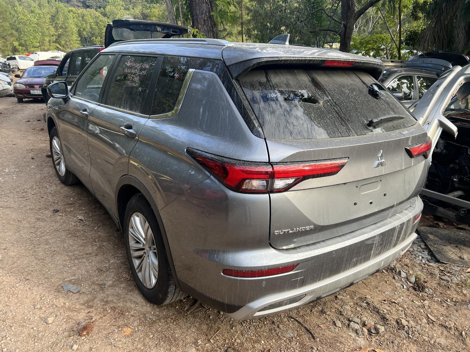 View Auto part Owners Handbook Mitsubishi Outlander 2022