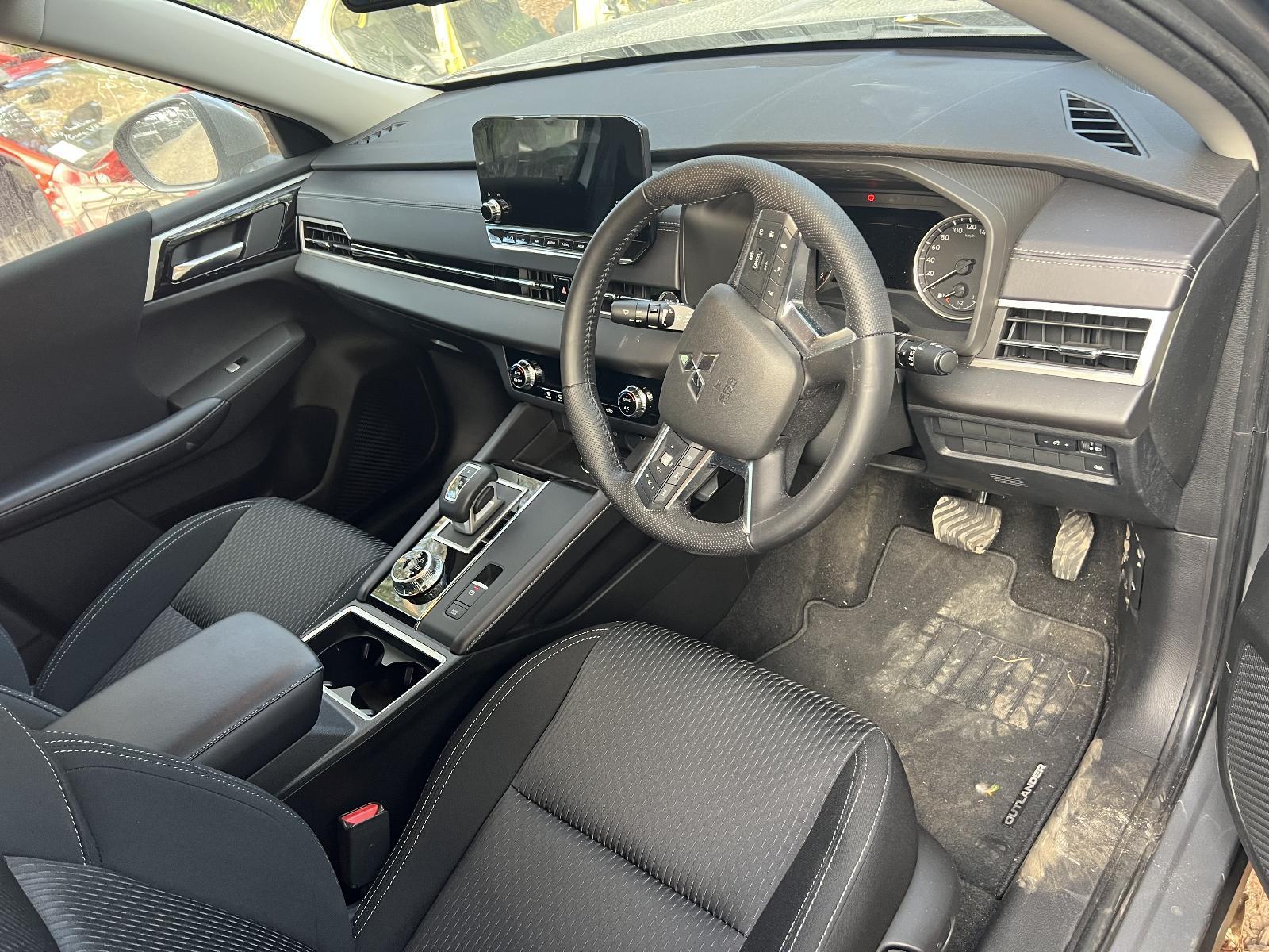 View Auto part Owners Handbook Mitsubishi Outlander 2022