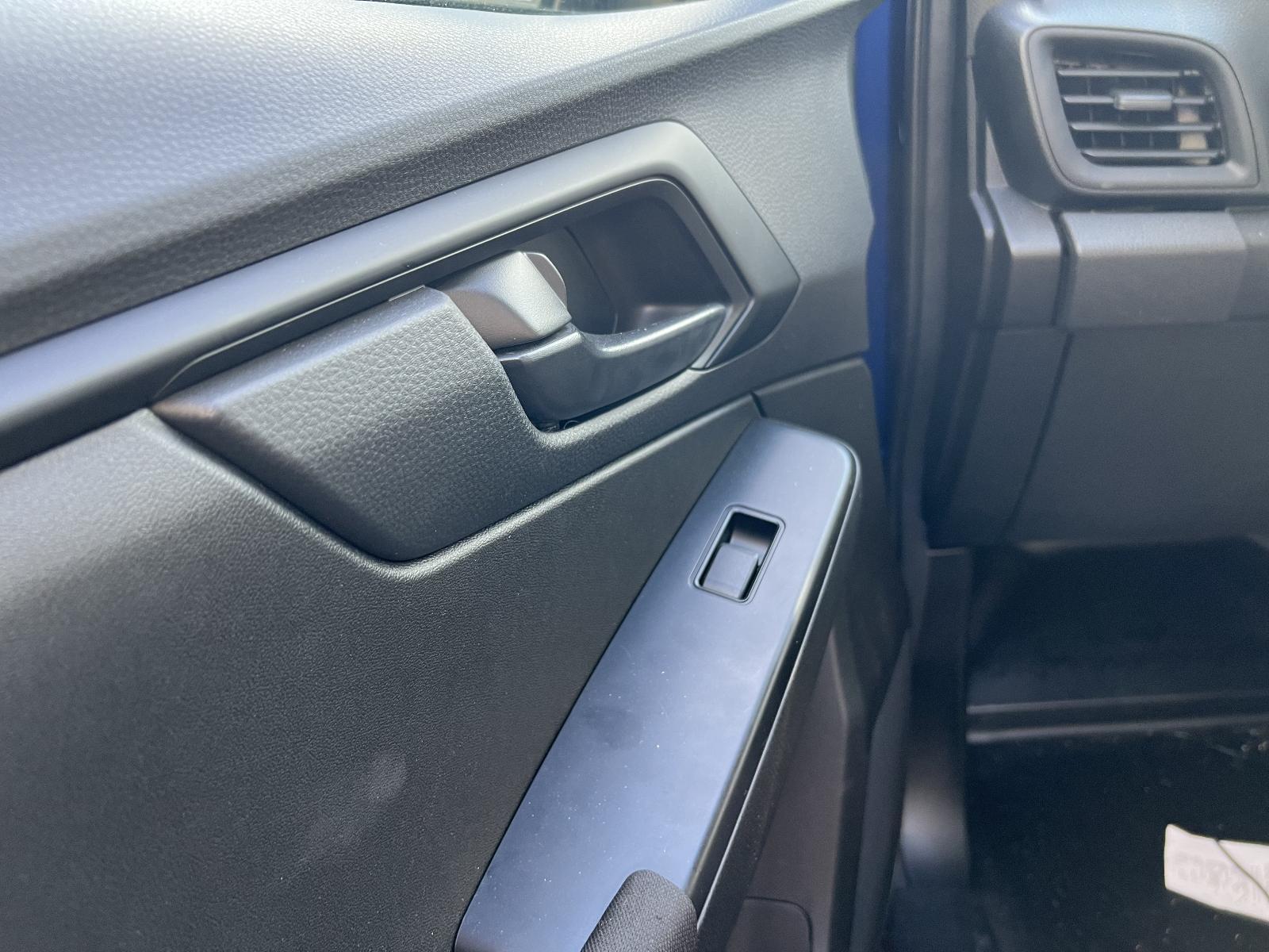 View Auto part Door Handle ISUZU DMAX 2022