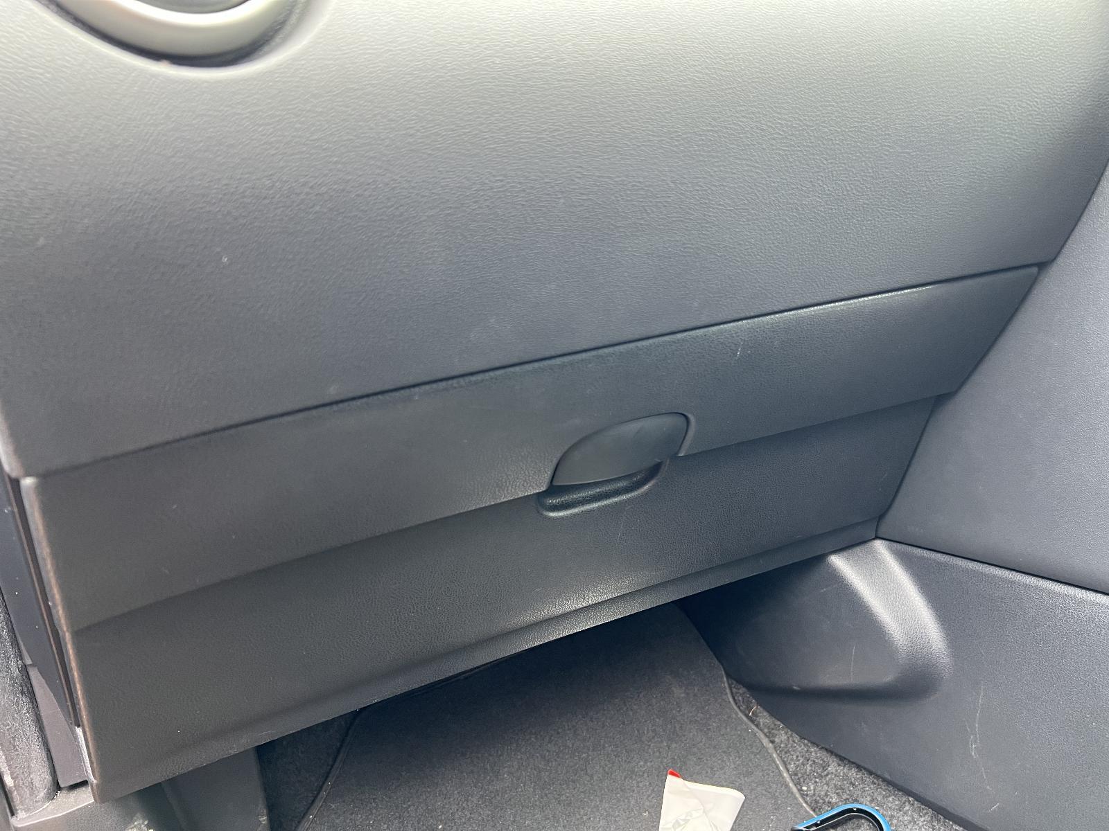 View Auto part Glove Box Nissan Dualis 2010