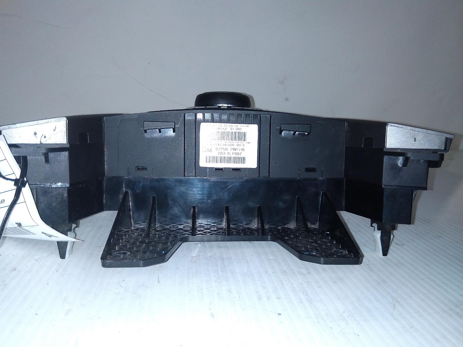 View Auto part Heater/Ac Controls Hyundai Santa Fe 2015