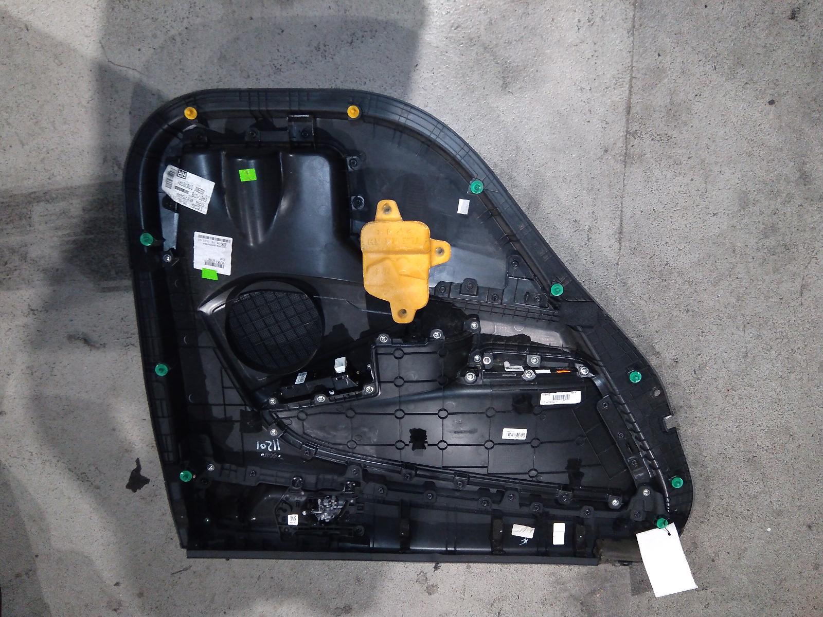 View Auto part Door Trim Hyundai Santa Fe 2015