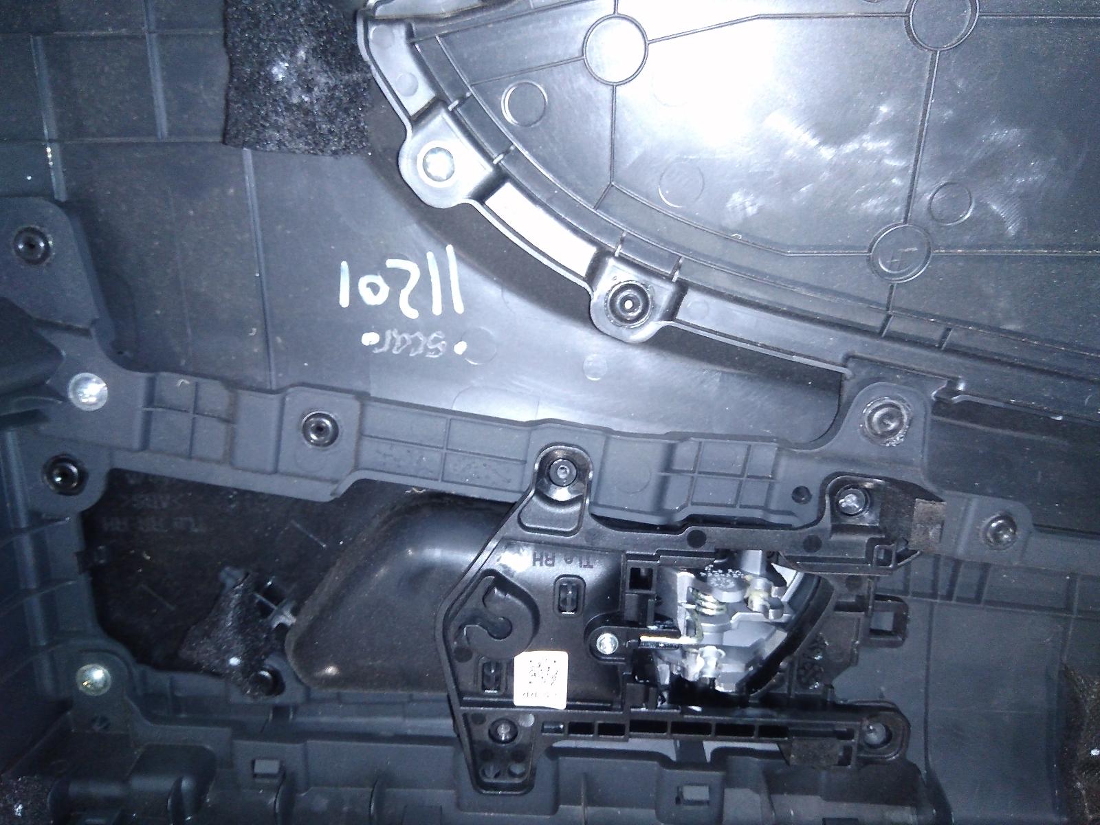 View Auto part Door Trim Hyundai Santa Fe 2015