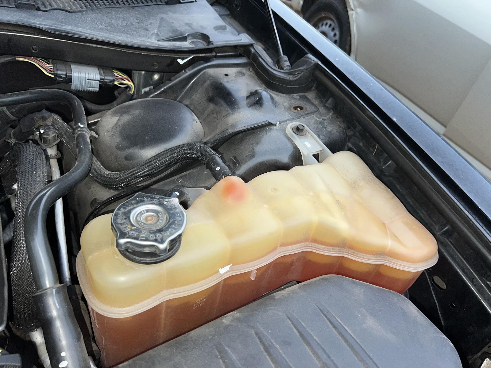 View Auto part Overflow Bottle CHRYSLER 300C 2014