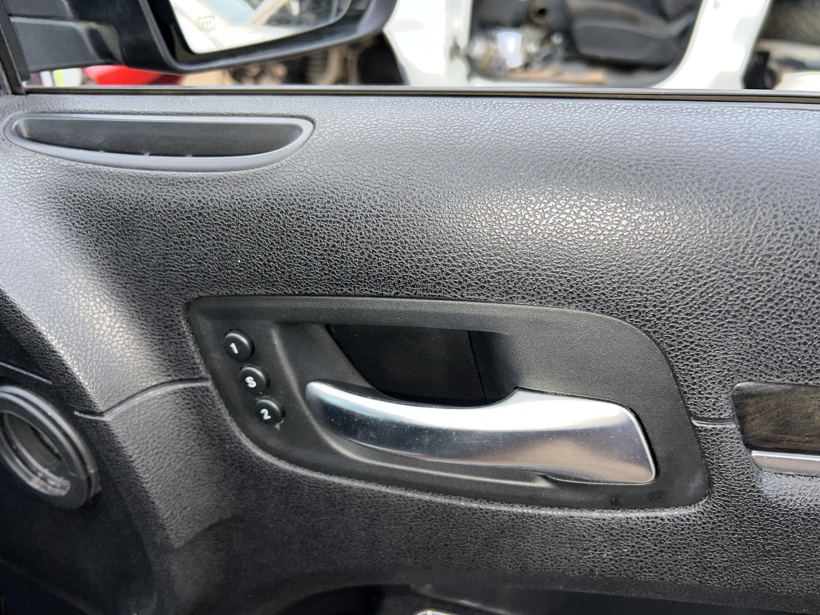 View Auto part Door Handle CHRYSLER 300C 2014