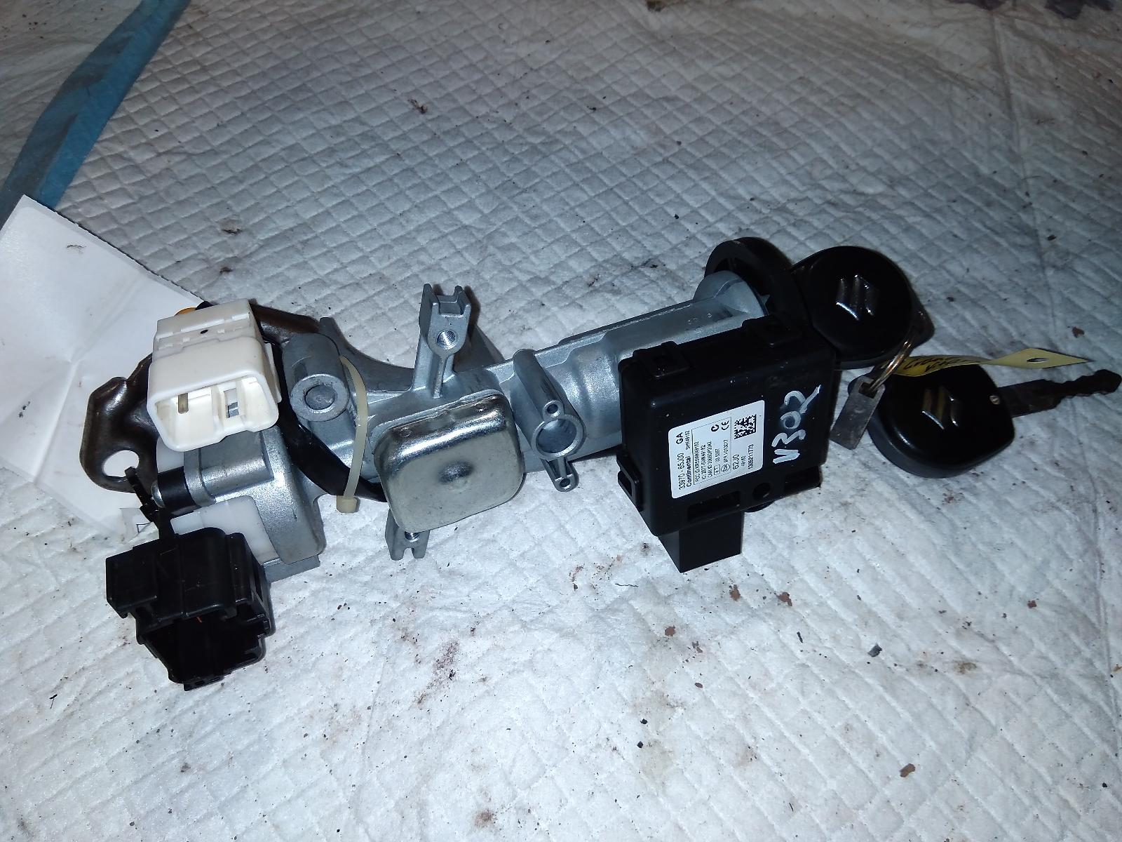 View Auto part Ignition W/ Key Suzuki Vitara 2013