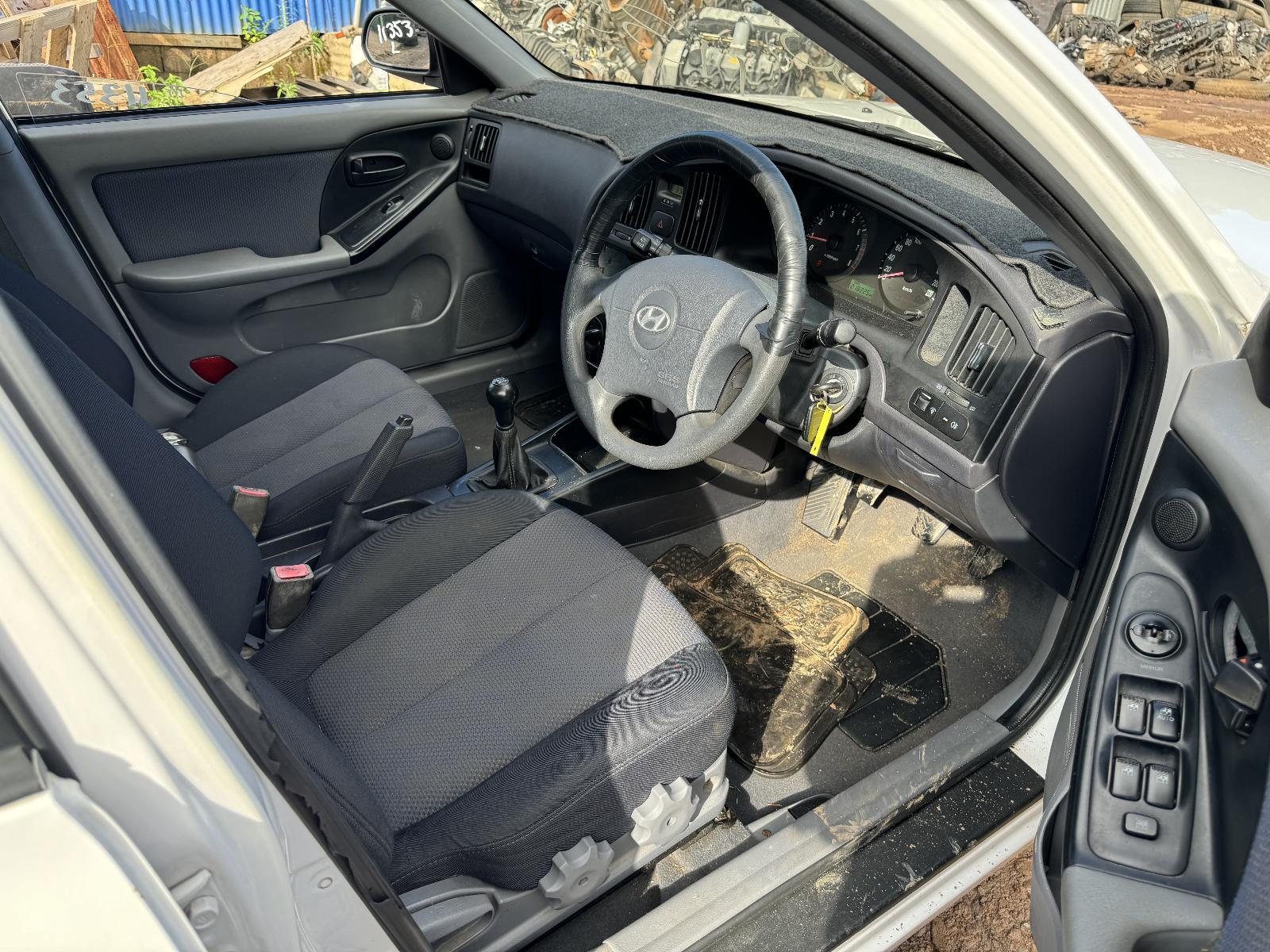 View Auto part Fuse Box HYUNDAI ELANTRA 2003