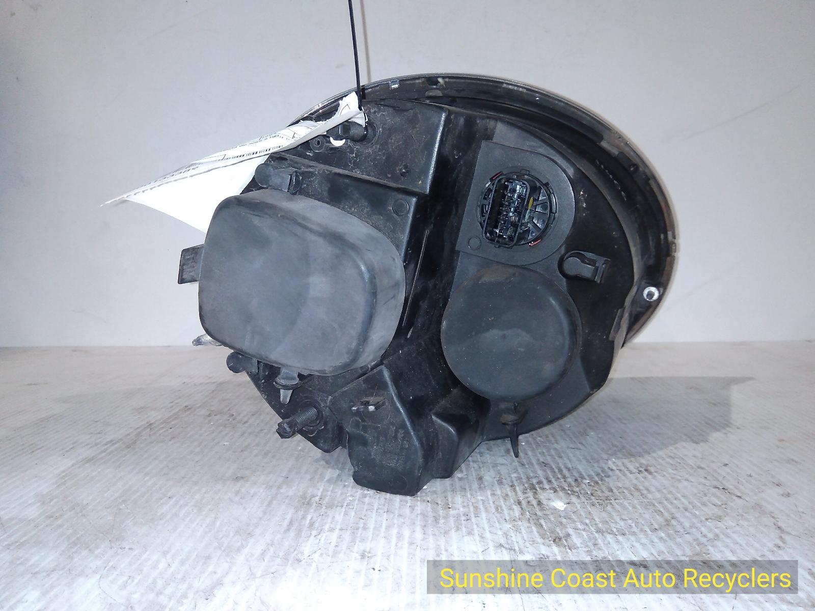 2004 Mini Cooper Right Headlamp View Auto part Right Headlamp Mini Cooper 2004