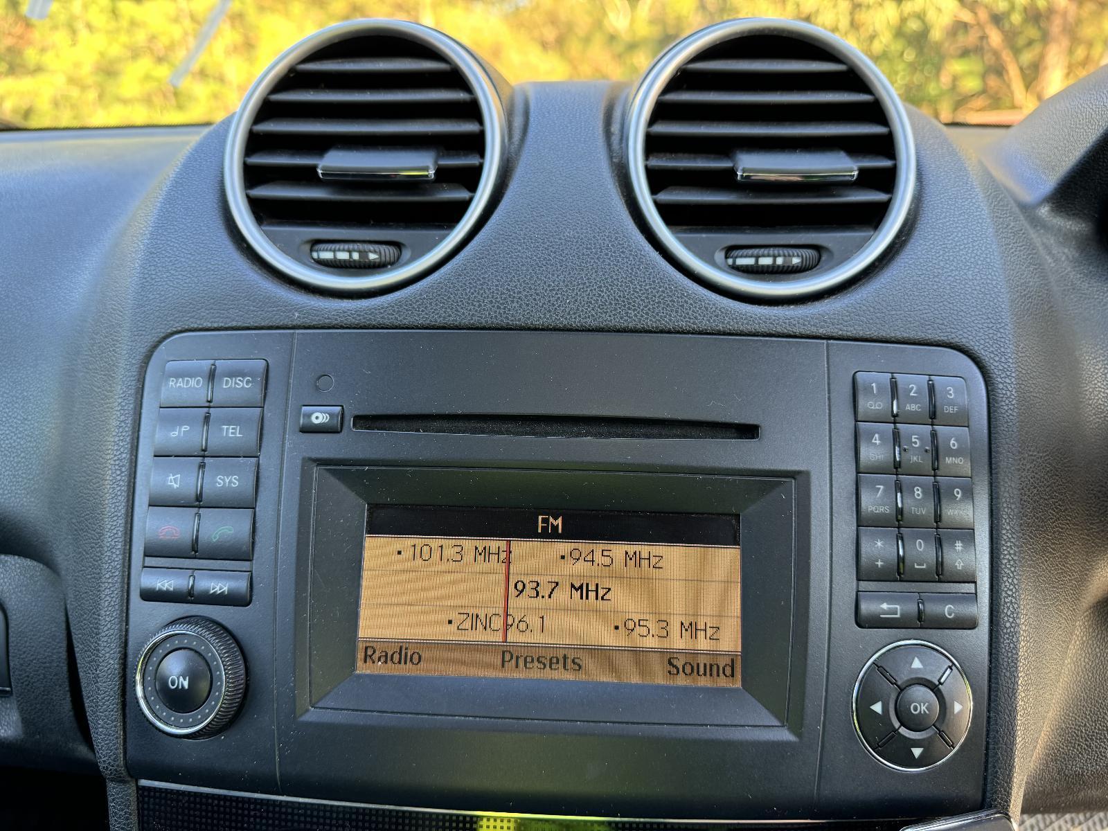 View Auto part Radio/Cd/Dvd/Sat/Tv MERCEDES M CLASS 2009