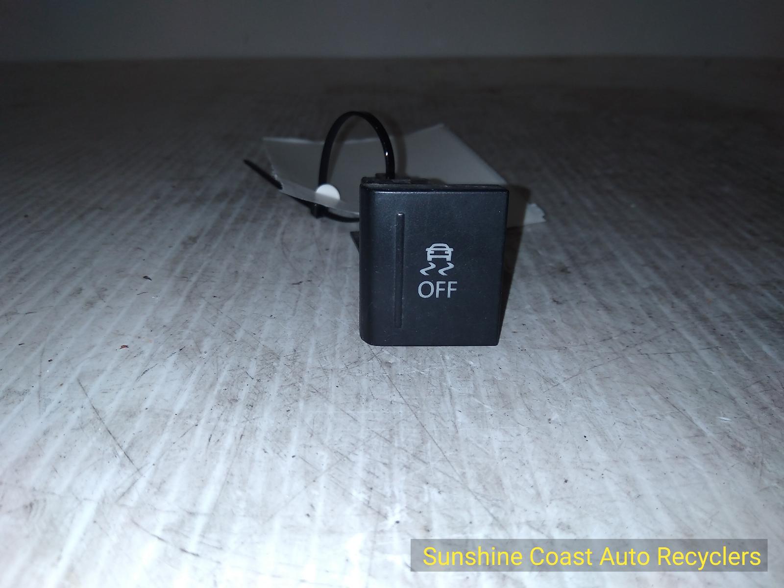 View Auto part Misc Switch/Relay Volkswagen Amarok 2013