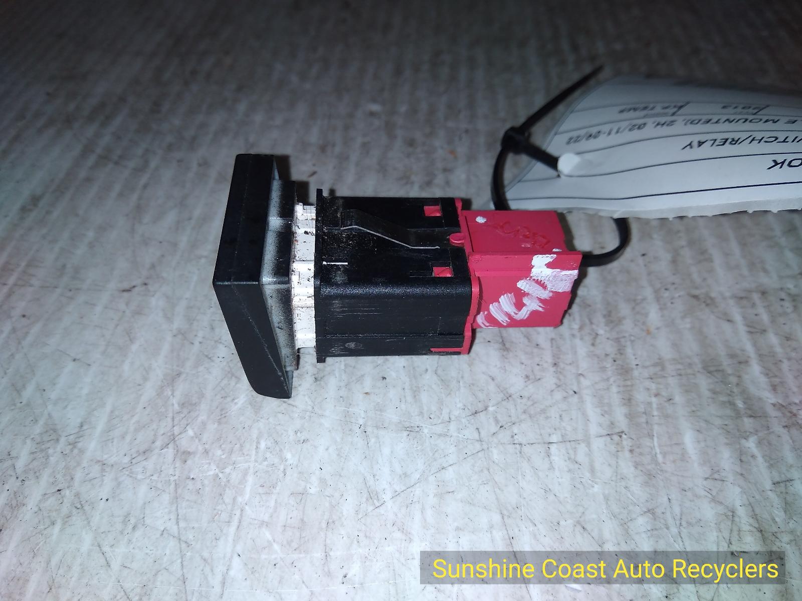 View Auto part Misc Switch/Relay Volkswagen Amarok 2013