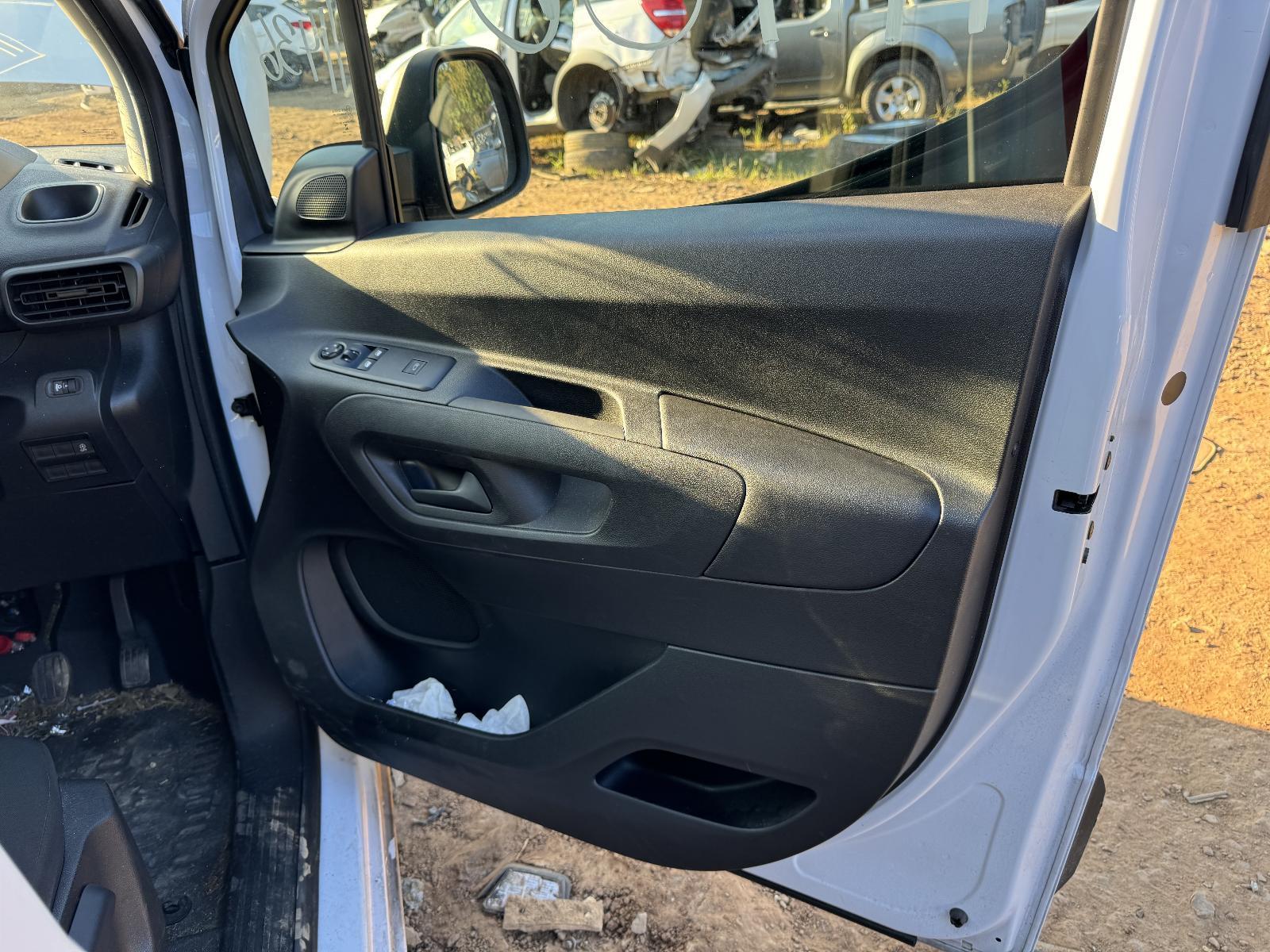 View Auto part Right Front Window Reg/Motor PEUGEOT PARTNER 2023