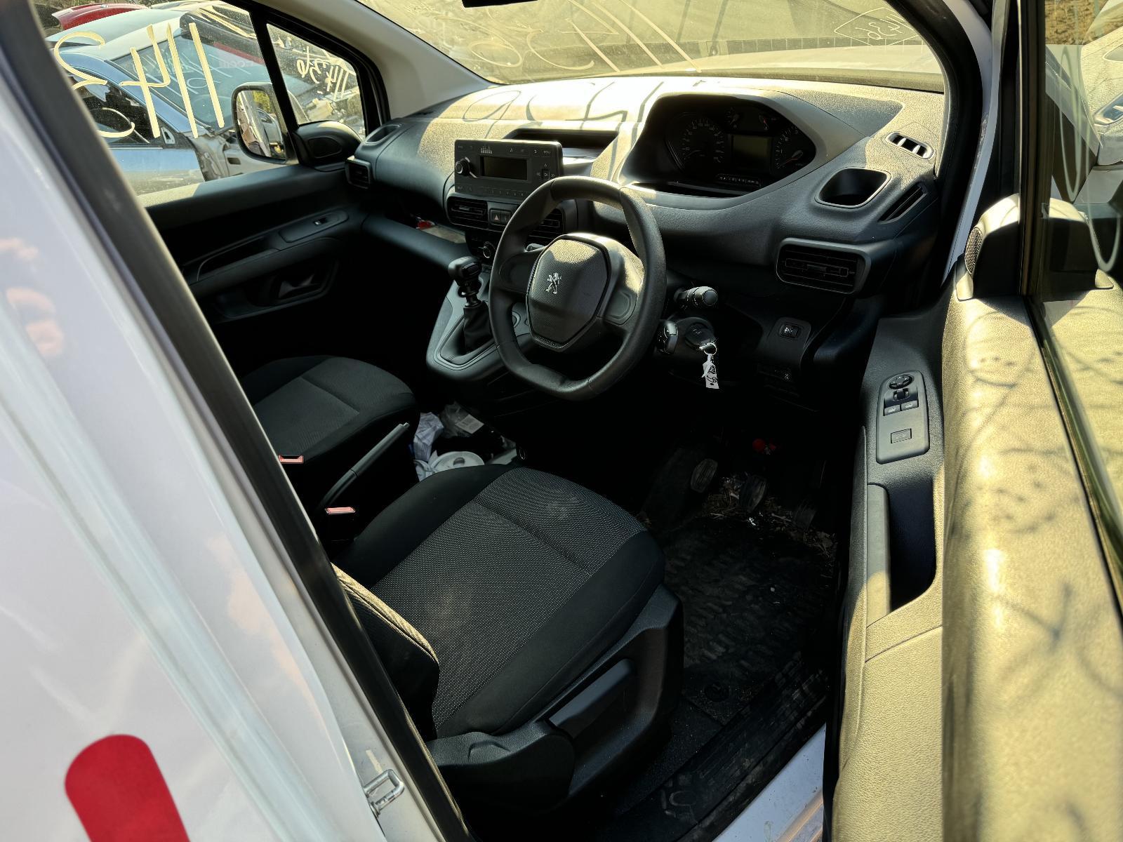 View Auto part Column PEUGEOT PARTNER 2023
