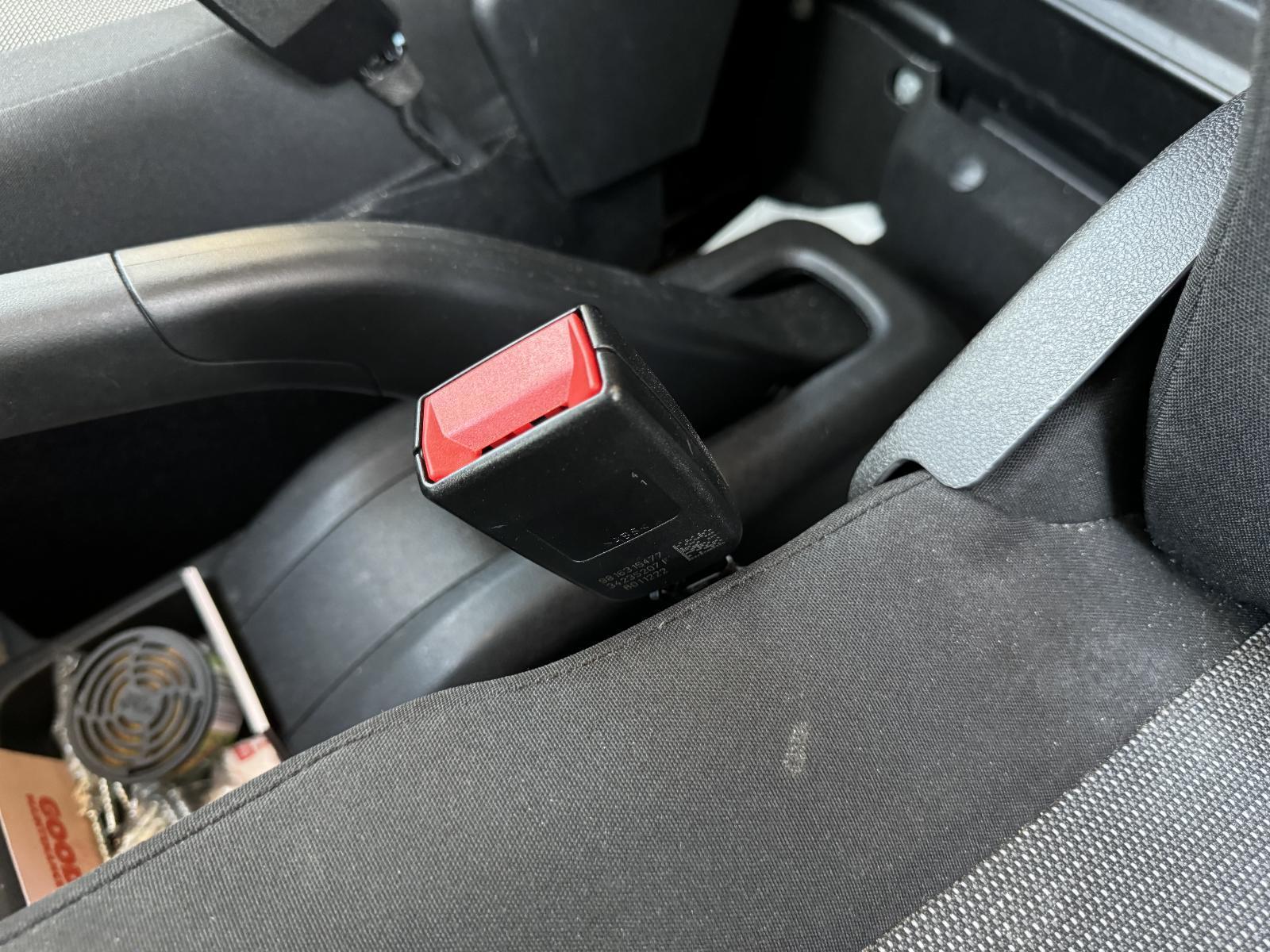 View Auto part Seatbelt/Stalk PEUGEOT PARTNER 2023