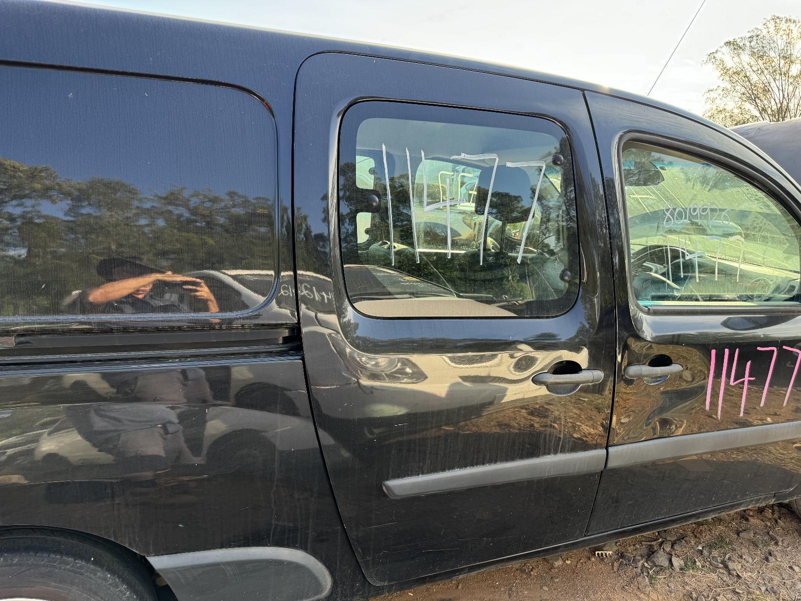 View Auto part RIGHT_REAR_DOOR_SLIDING RENAULT KANGOO 2014