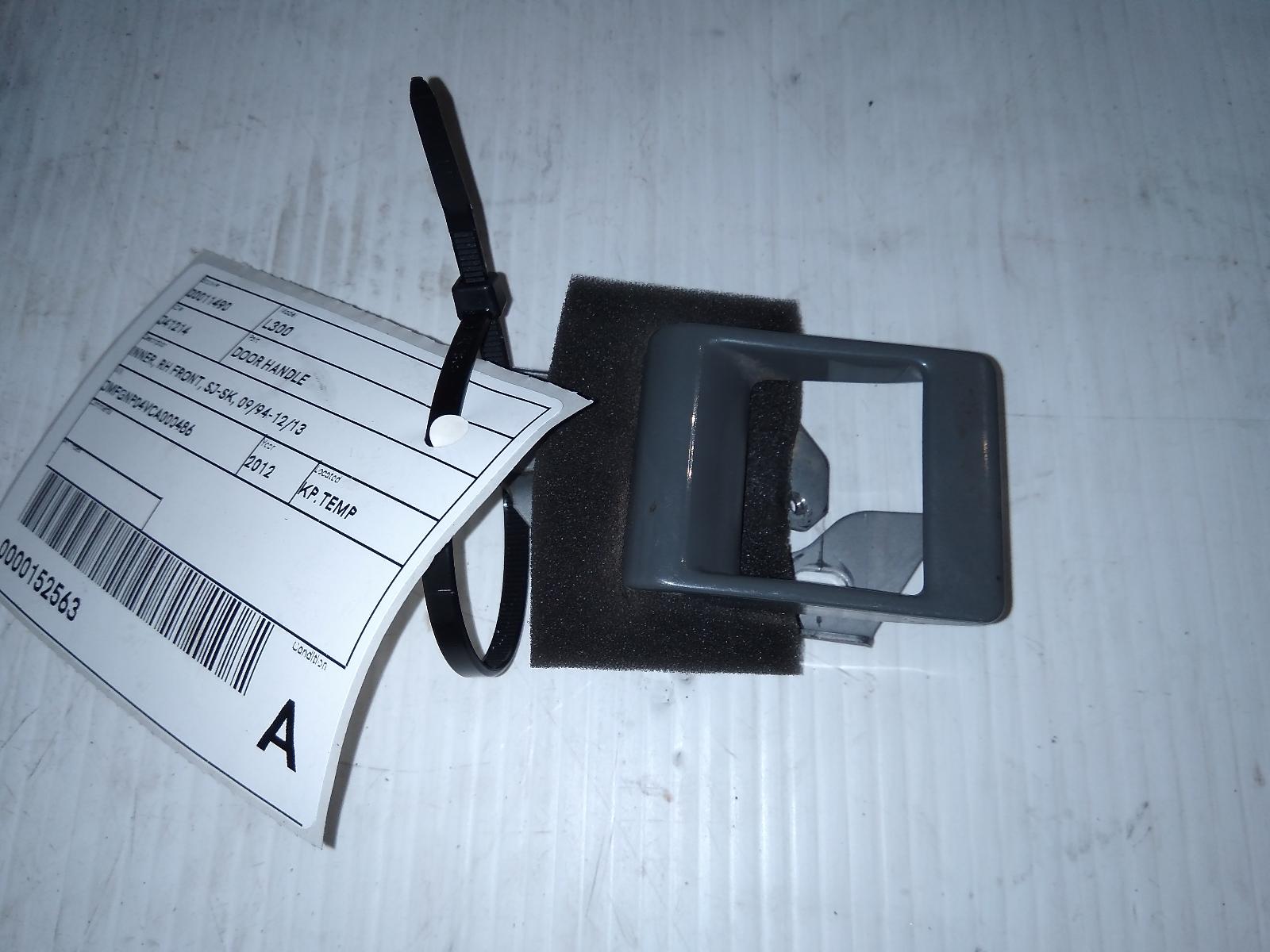 View Auto part Door Handle Mitsubishi L300 2012
