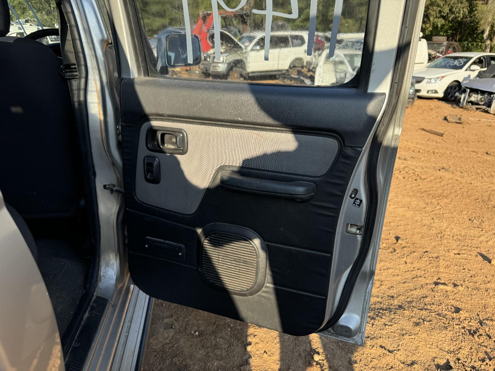 View Auto part Right Rear Wnd Reg/Motor NISSAN NAVARA 2006