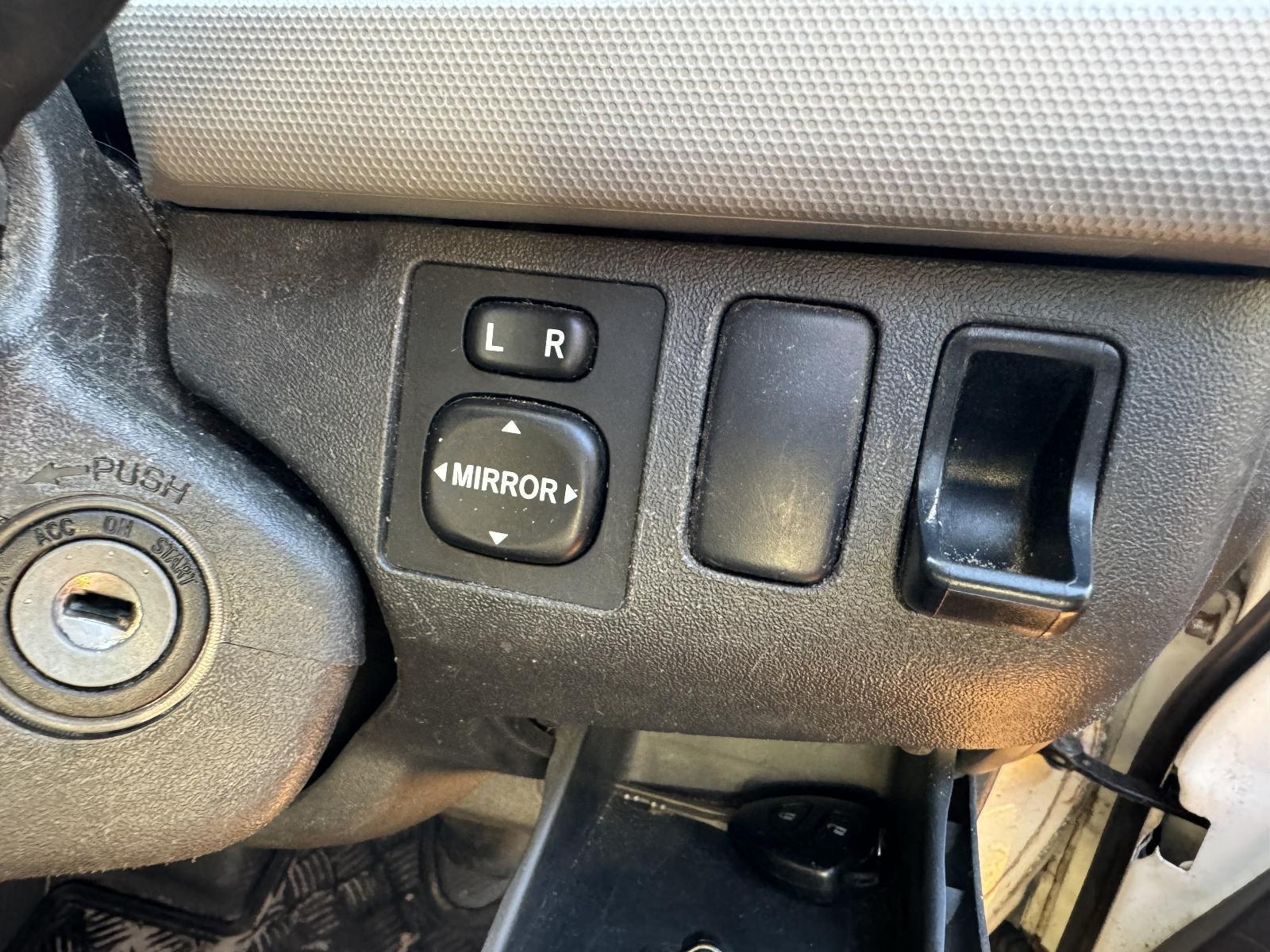 View Auto part Misc Switch/Relay TOYOTA HIACE 2011