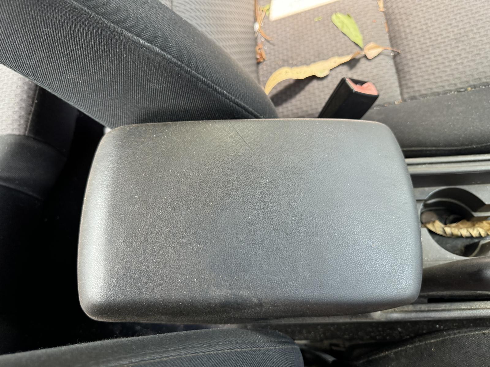 View Auto part Console MAZDA 3 2005