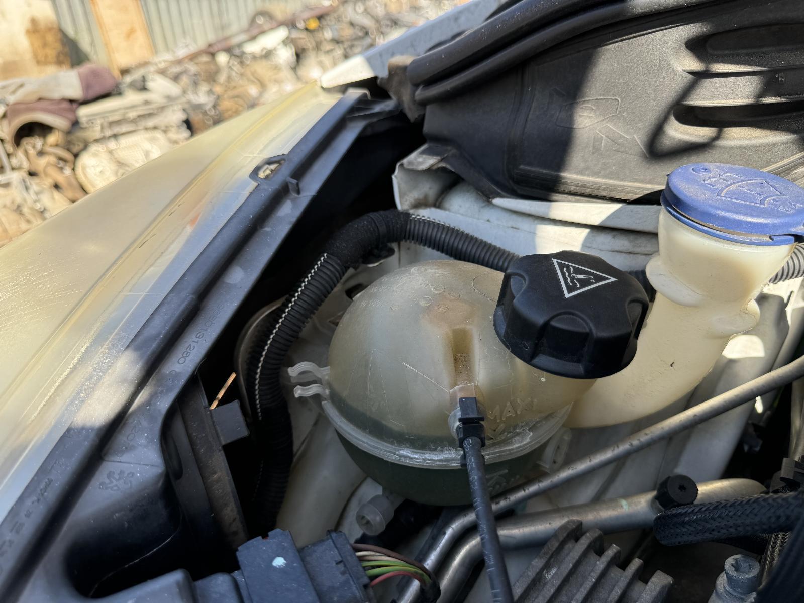 View Auto part Overflow Bottle PEUGEOT 207 2011