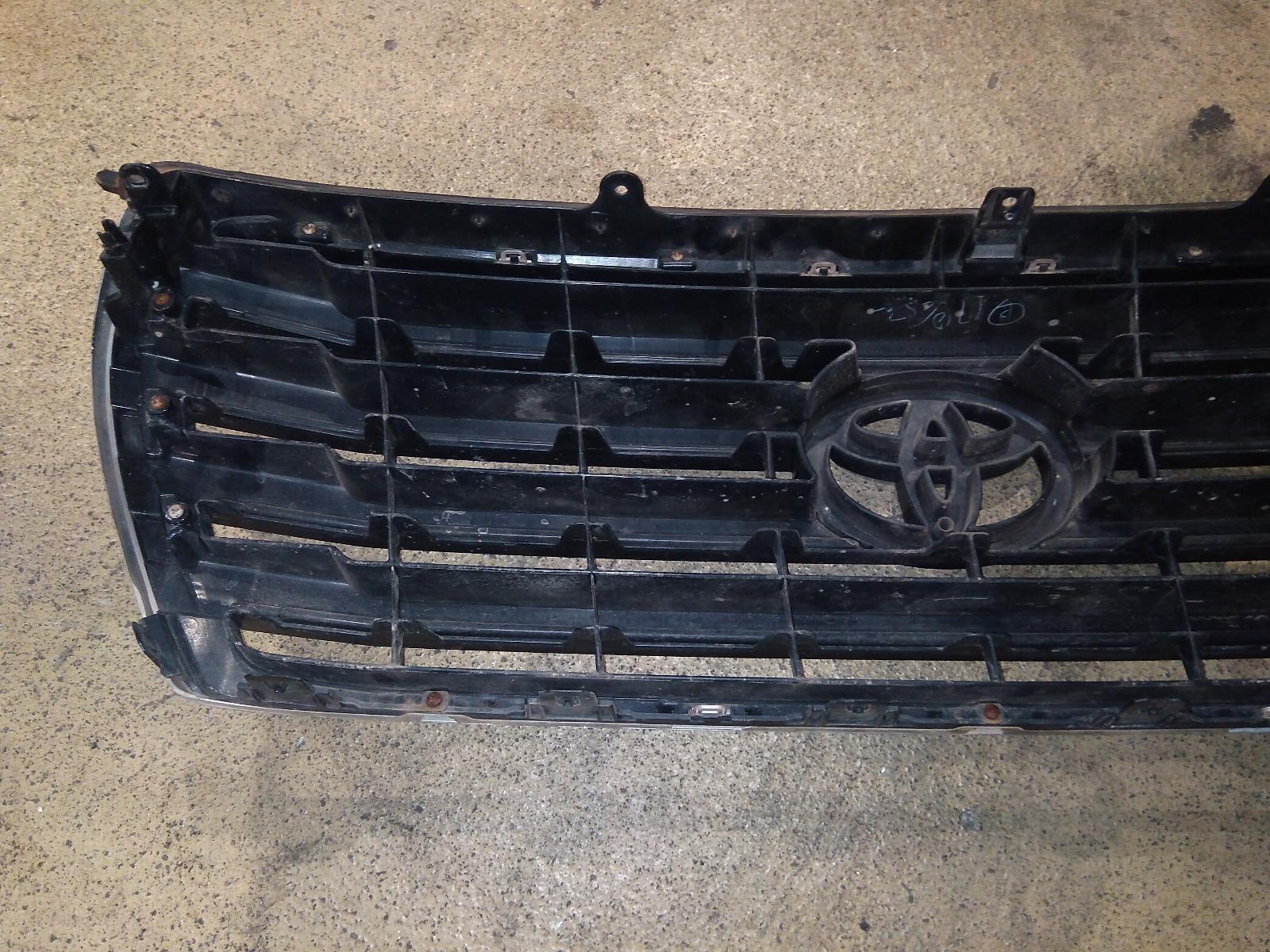 2012 Toyota Landcruiser Grille View Auto part Grille Toyota Landcruiser 2012