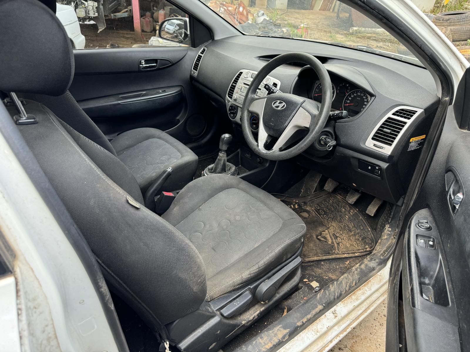 View Auto part Fuse Box HYUNDAI I20 2011