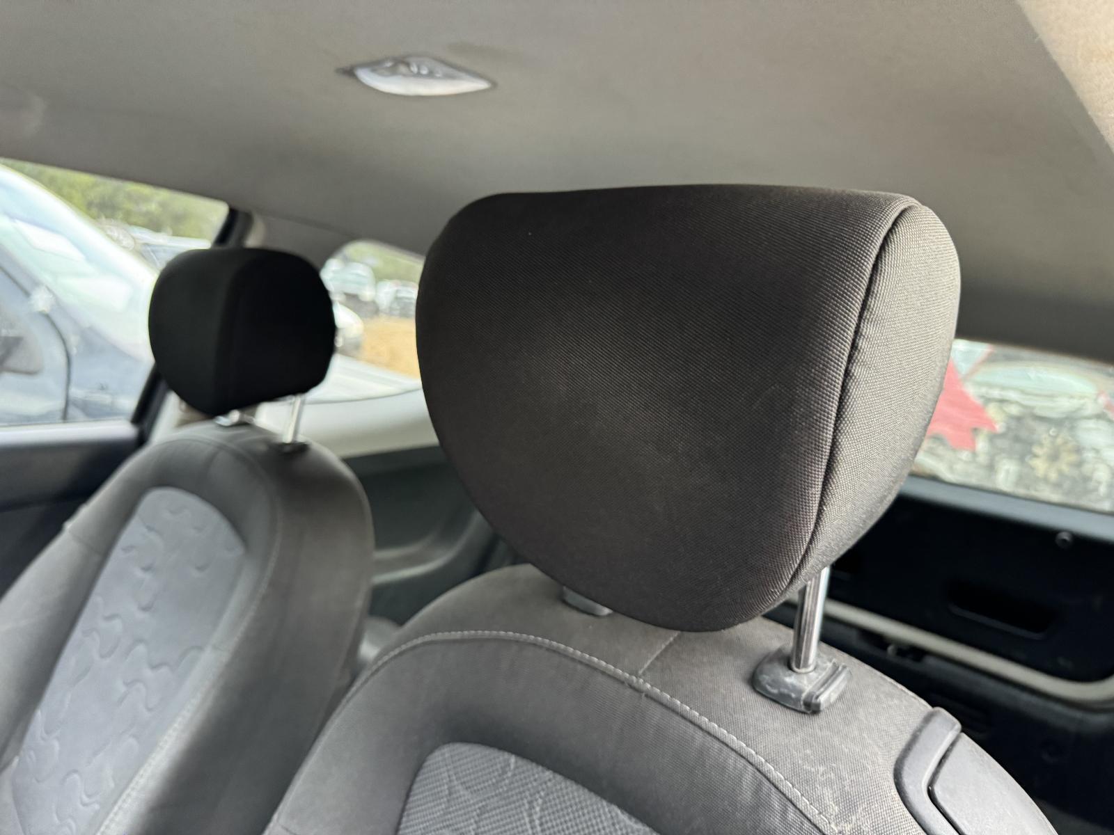 View Auto part Headrest HYUNDAI I20 2011