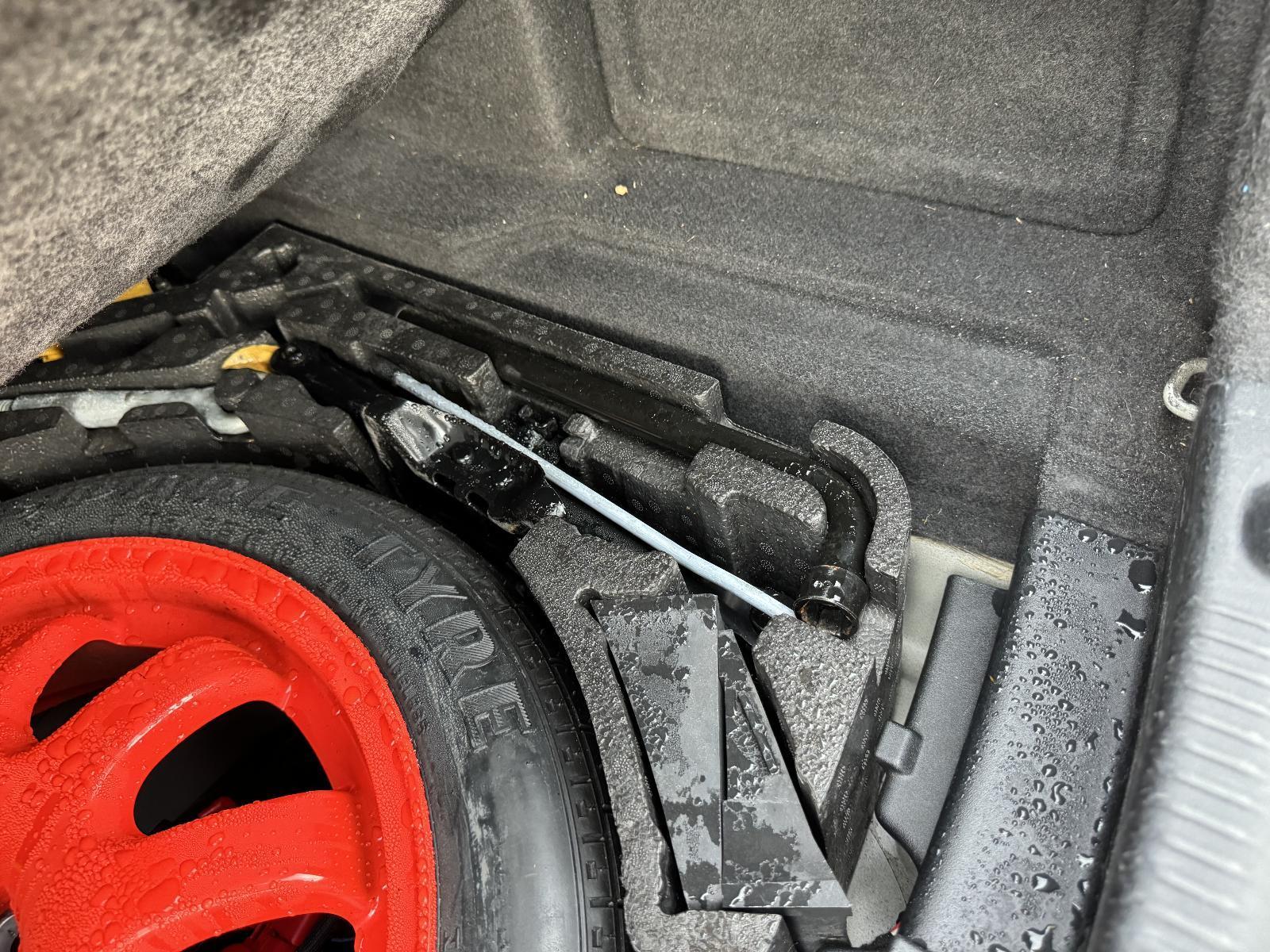 View Auto part Jack/Tool Kit JAGUAR XE 2015