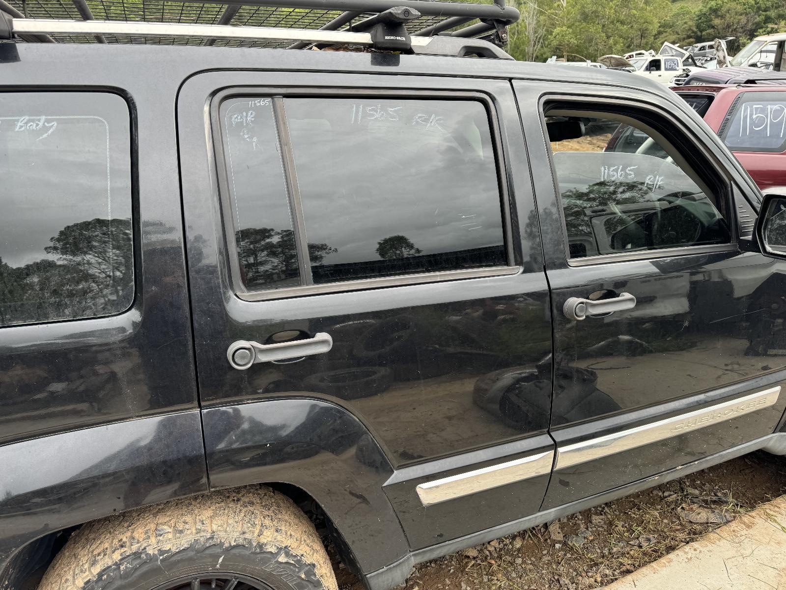 View Auto part RIGHT_REAR_DOOR_SLIDING JEEP CHEROKEE 2012