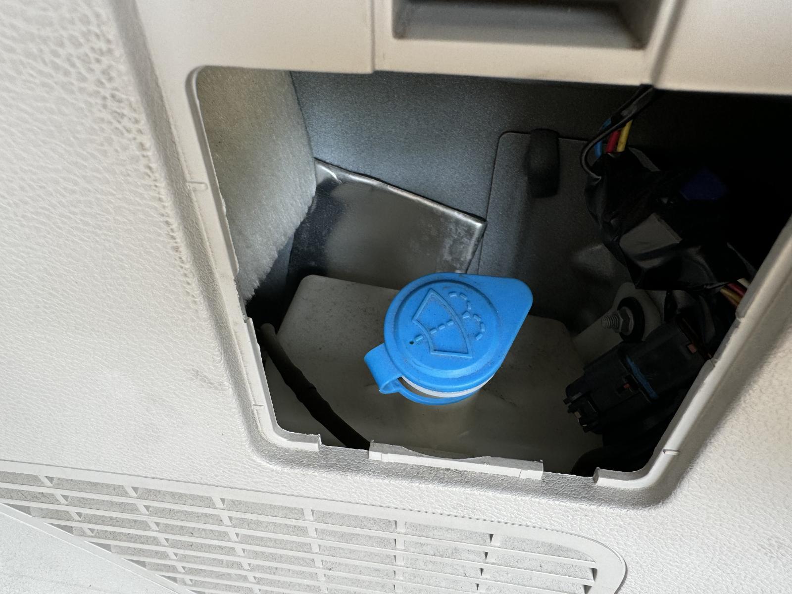 View Auto part Washer Bottle LDV G10 2017