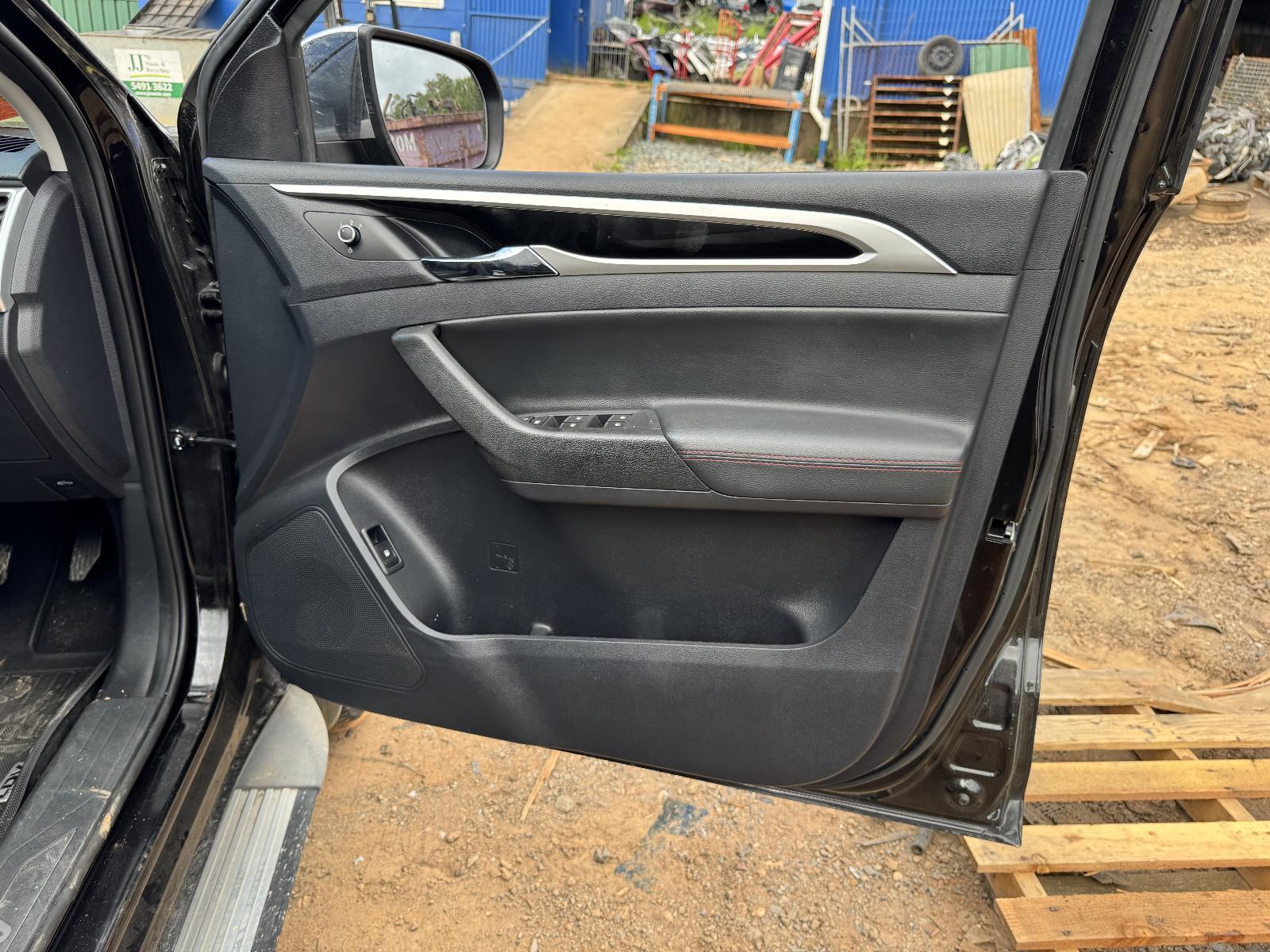View Auto part Right Front Window Reg/Motor LDV T60 2018