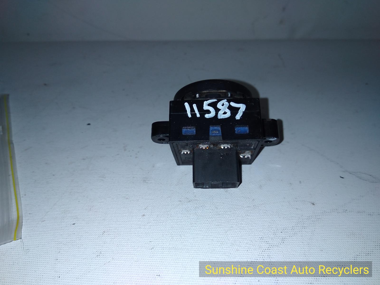 View Auto part Misc Switch/Relay KIA RIO 2004