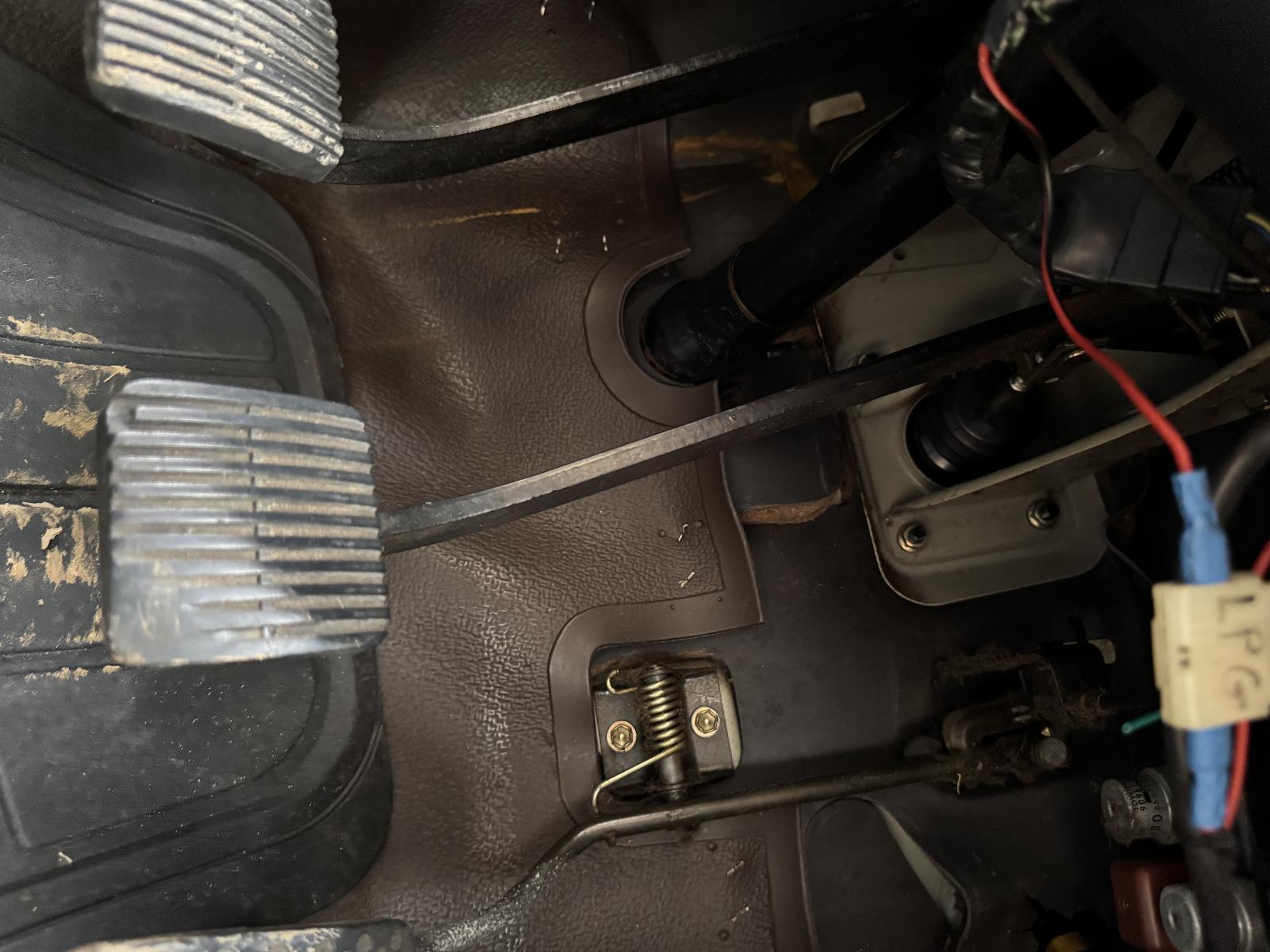 View Auto part Pedal Assembly TOYOTA LANDCRUISER 1989