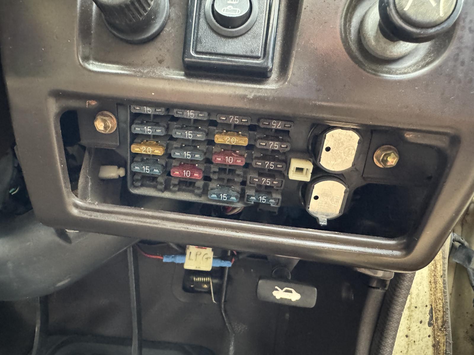 View Auto part Fuse Box TOYOTA LANDCRUISER 1989