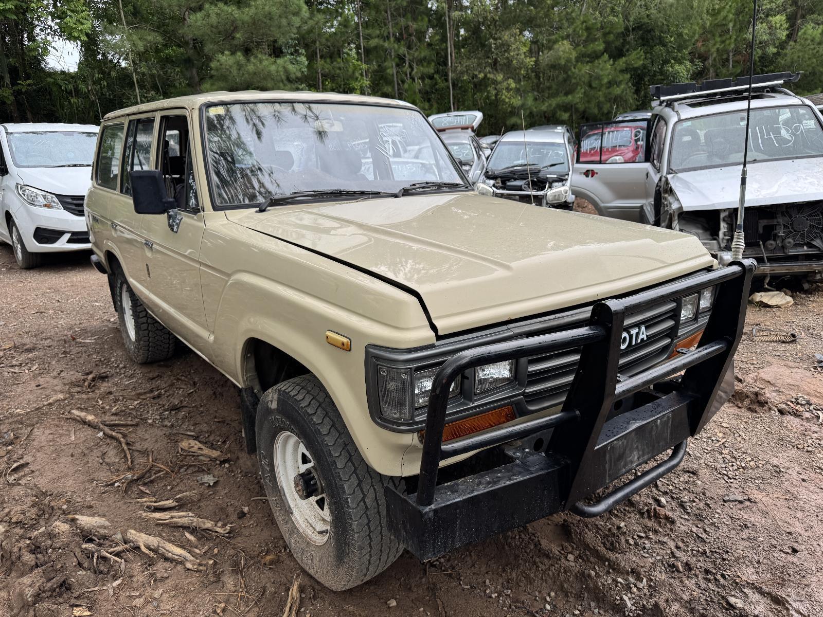 View Auto part Right Guard Liner TOYOTA LANDCRUISER 1989