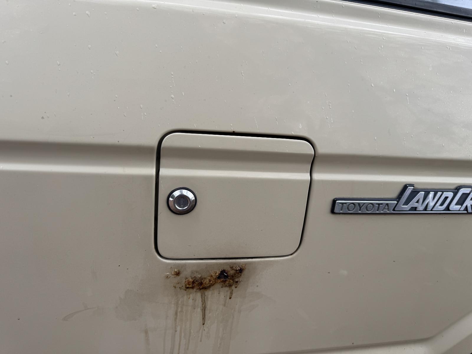 View Auto part Fuel Door / Filler TOYOTA LANDCRUISER 1989
