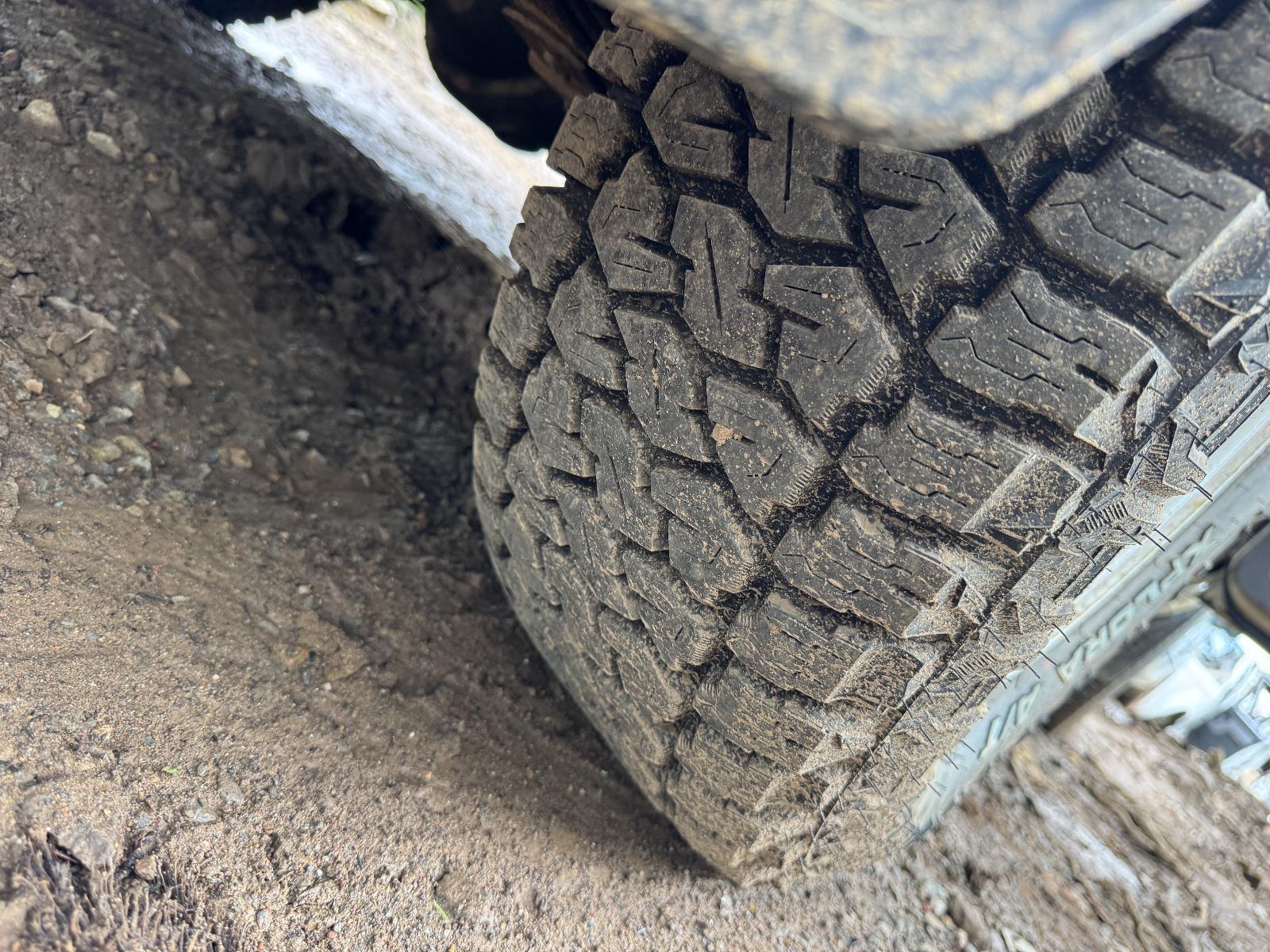 View Auto part Tyre TOYOTA LANDCRUISER 1989